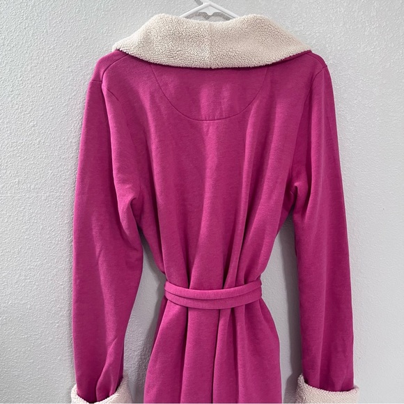 Victoria’s Secret fuzzy pink cozy robe - Picture 6 of 9